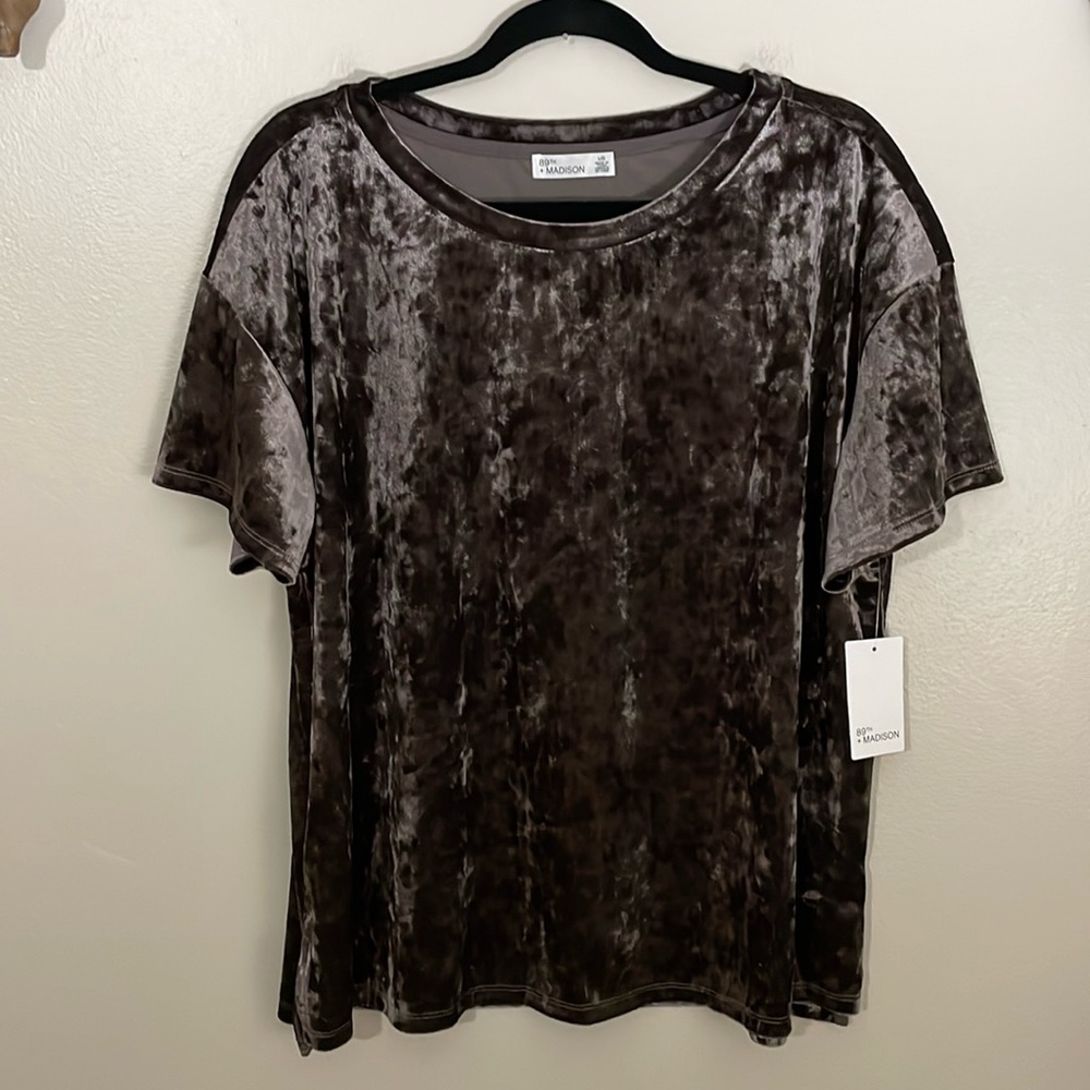 NWT 89th + Madison Velvet Top. Large